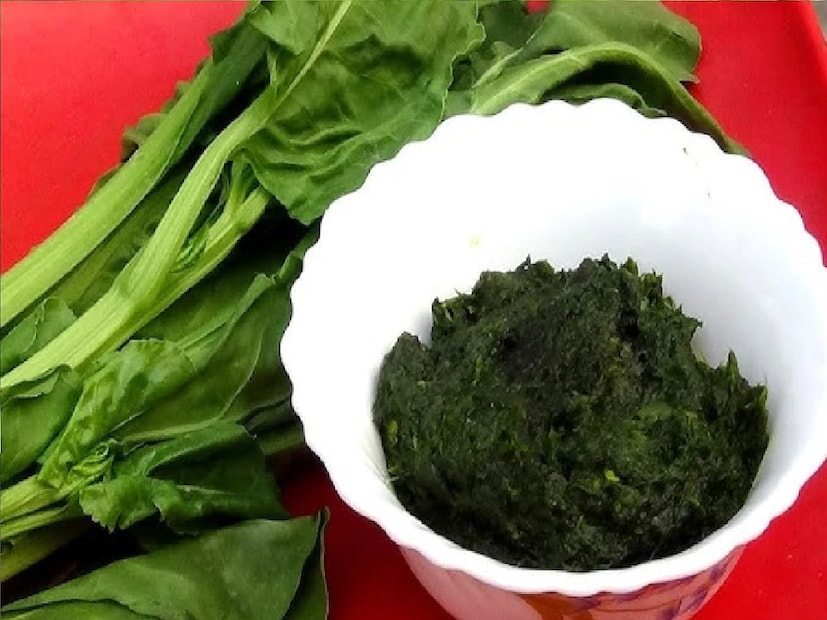 পালং শাকে ক্যালসিয়াম, ম্যাঙ্গানিজ ও ভিটামিন কে থাকে। যা শক্তিশালী হাড়ের জন্য খুবই গুরুত্বপূর্ণ। অস্টিওপোরাসিসের মতো রোগ প্রতিরোধে এই শাক অত্যন্ত কার্যকারী।