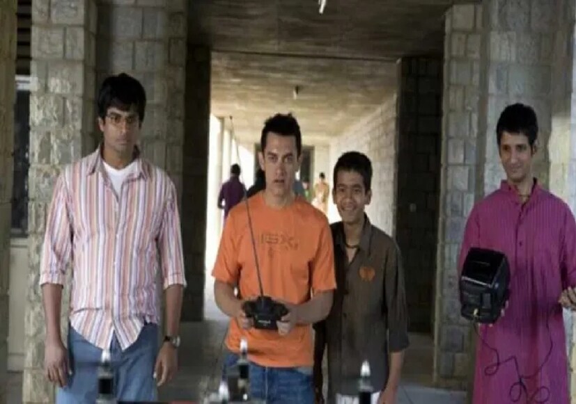 “এই লোকটি দেখতে খুব সুন্দর, কিন্তু তার একটা সুন্দরী স্ত্রী আছে,” অন্য একজন শেয়ার করেছেন। থ্রি ইডিয়টসে কাজ করার পাশাপাশি, রাহুলকে সম্প্রতি প্রাইম ভিডিওর শো, ব্যান্ডিশ ব্যান্ডিটসেও দেখা গিয়েছে।