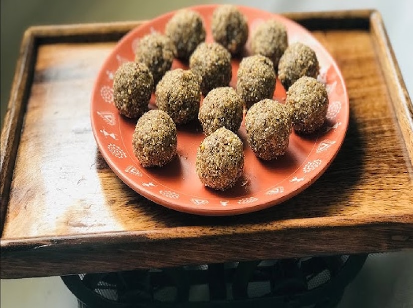 এ আসলে কোনও জাদু নয়, পুষ্টিগুণেই সবটা সম্ভব। পুষ্টিবিদের কথায়, শ্যাম্পু, ক্লিনজার, সিরাম-- শুধুমাত্র প্রসাধনীর উপর সৌন্দর্য নির্ভর করে না। নেপথ্যে থাকে ভিটামিন-খনিজের ভূমিকাও।