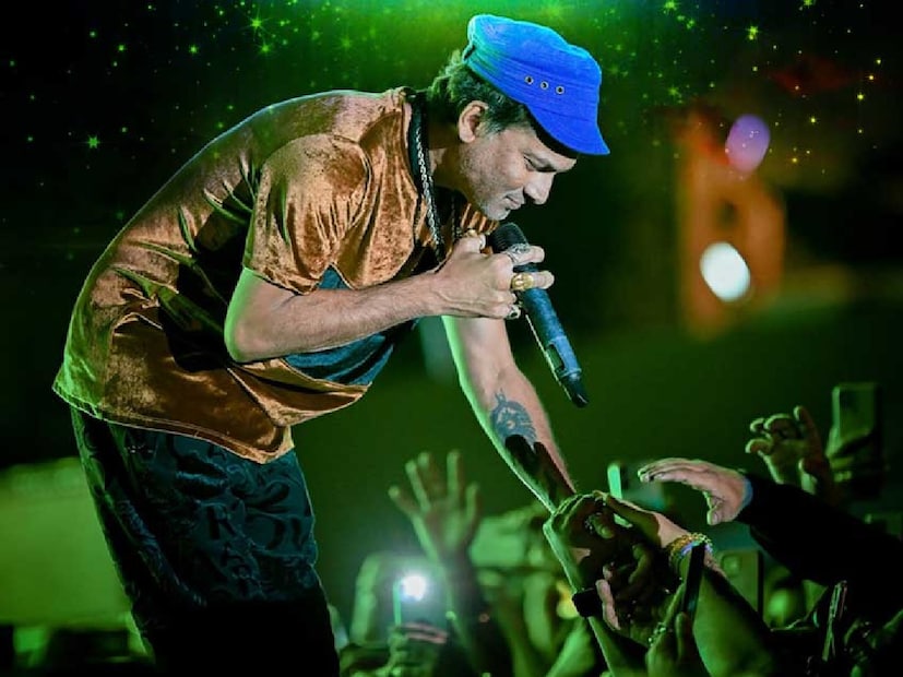 ৫২ বছর বয়সি এই গায়ক ও সুরকার গত ১৯ সেপ্টেম্বর সিঙ্গাপুরে সমুদ্রে সাঁতার কাটতে গিয়ে মারা যান।