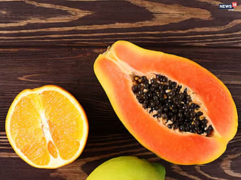 হজমে সাহায্য করেপেঁপের মধ্যে থাকা পাপেইন নামের এনজাইম প্রোটিন ভাঙতে সাহায্য করে। লেবুর সাইট্রিক অ্যাসিড পাকস্থলীর অ্যাসিড নিঃসরণ বাড়িয়ে হজমে সহায়ক হয়।