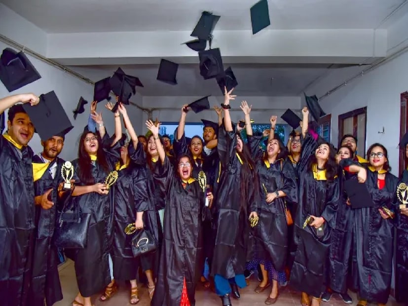 ফের বিকাশ ভবন থেকে প্রকাশিত অফিশিয়াল ওয়েবসাইটে জানানো হয়েছে ছাত্রছাত্রীদের আবেদনপত্র ইনস্টিটিউট ভেরিফিকেশনের শেষ দিন ৪ নভেম্বর, ২০২৫। 