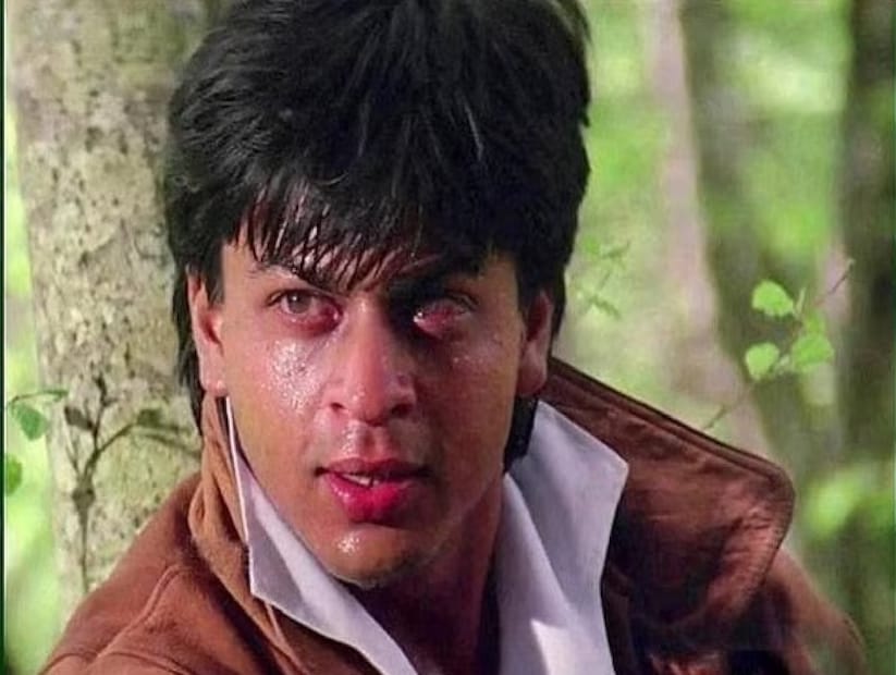 বাজিগর - বলিউডের বজরঙ্গি ভাইজান সালমান খান এবং অনিল কাপুরের প্রত্যাখ্যাত হওয়ার পর, বাজিগর একটি কাল্ট থ্রিলারে পরিণত হয়। শাহরুখের সাহসী অ্যান্টি-হিরো অভিনয় তার জন্য নতুন দরজা খুলে দেয়।