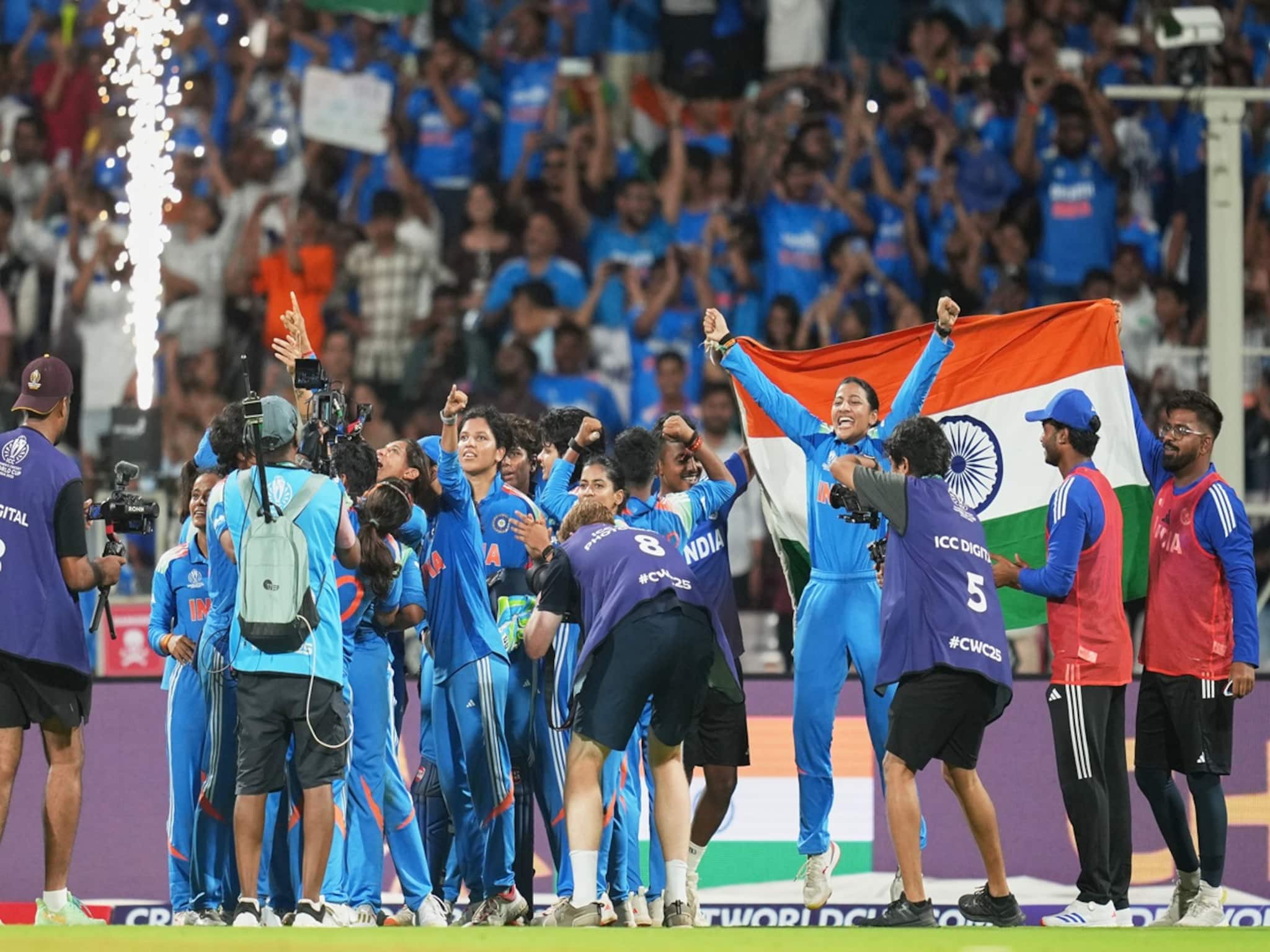 India Women's World Cup Champion: ‘এভাবেও ফিরে আসা যায়’, বিশ্ব চ্যাম্পিয়ন ভারত, দক্ষিণ আফ্রিকাকে হারিয়ে চার দশকের অপেক্ষা শেষ করল হরমনপ্রীতের মেয়েরা