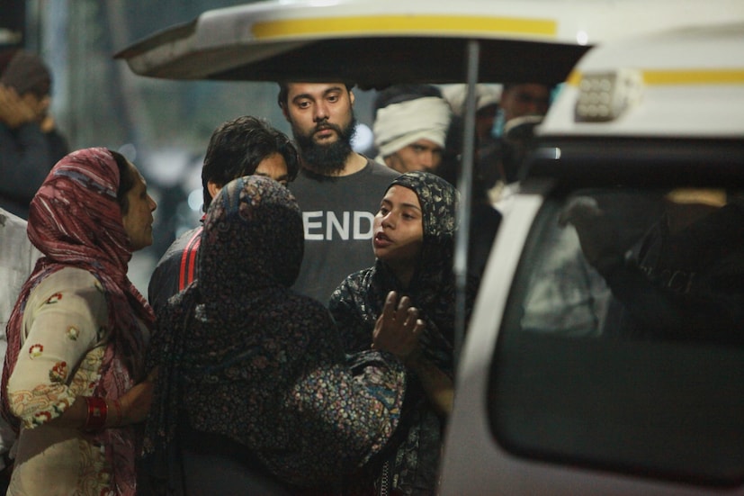 ডা. শাহিন শহিদ: ফরিদাবাদে বসবাসকারী একজন ডাক্তার, তিনি তাঁর গাড়িতে অস্ত্র লুকিয়ে রাখতে সাহায্য করেছিলেন। তদন্তে জানা গিয়েছে যে তিনিও একই সন্ত্রাসী নেটওয়ার্কের অংশ ছিলেন। (Photo: AP)