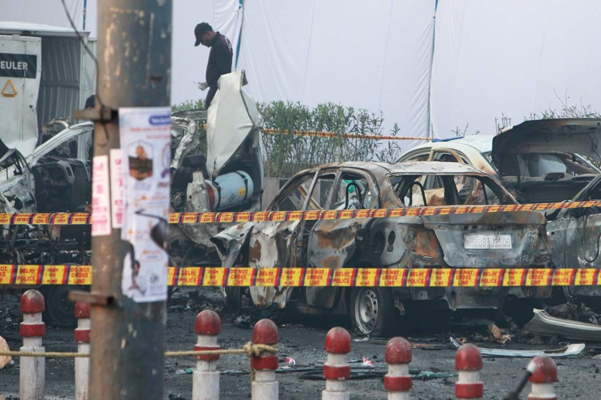 দিল্লির গাড়ি বিস্ফোরণে ব্যবহৃত হয়েছে অ্যামোনিয়াম নাইট্রেট, জ্বালানি তেল, বিস্ফোরক ডেটোনেটর ! প্রাথমিক তদন্তে প্রকাশ