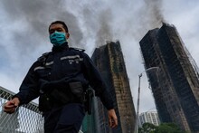 হংকংয়ে অগ্নিকাণ্ডে মৃতের সংখ্যা বেড়ে ৪৪ ! গ্রেফতার ৩, শতাধিক মানুষ এখনও নিখোঁজ