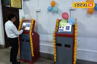 অযথা লাইনে দাঁড়িয়ে সময় নষ্ট নয়! এবার উত্তরবঙ্গের ২ স্টেশনে বসল ATVM, মিলবে অনেক সুবিধা