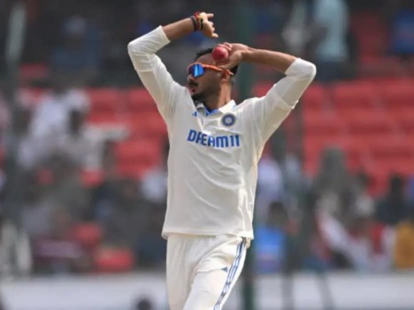 কিন্তু গম্ভীর বরাবর ব্যাটিং লাইন শক্তিশালী করার পক্ষে থাকেন, অলরাউন্ডার খেলাতে বেশি পছন্দ করে থাকেন। এমনটা হলে ফের একবার দলের বাইরে বসতে হতে পারে কুলদীপ যাদবকে। সেক্ষেত্রে একাদশে থাকবেন অক্ষর প্যাটেল।