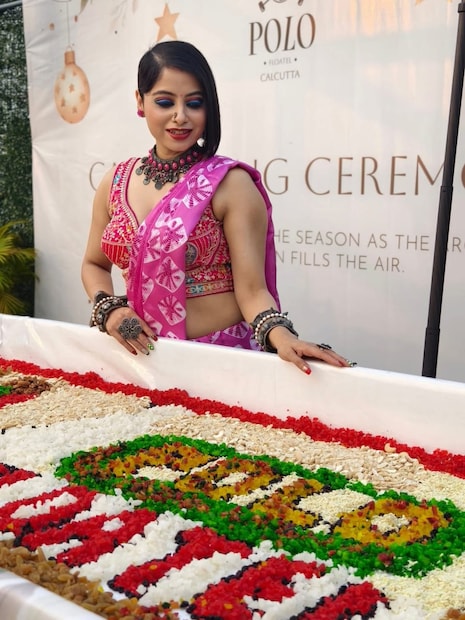 কেক মিক্সিং অনুষ্ঠান ক্রিসমাসের কমপক্ষে এক মাস আগে অনুষ্ঠিত হয়। এটি বিশ্বজুড়ে সংগঠিত হয় এবং আসন্ন নববর্ষে ভাল কিছু ঘটায় এরকম বিশ্বাস থেকে উদযাপিত হয়। ক্রিসমাসের জন্য তৈরি সমৃদ্ধ প্লাম কেক বন্ধুবান্ধব এবং আত্মীয়দের সঙ্গে ভাগ করে নেওয়া হয়। পোলো ফ্লোটেল তা ভাগ করবে অতিথিদের সঙ্গে।