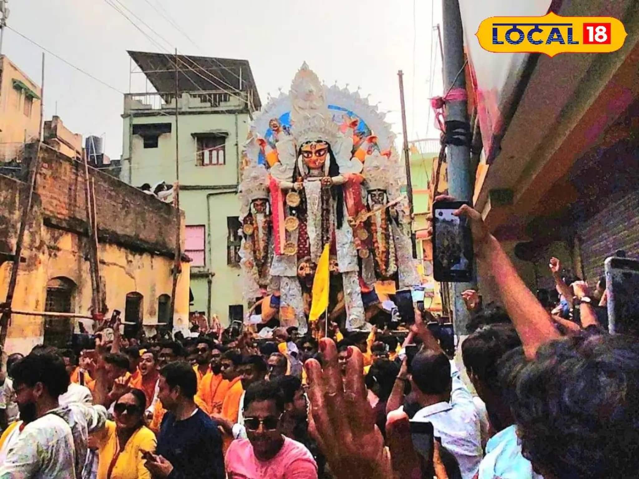 Gourangini Mata: নবদ্বীপের রাজপথে গৌরাঙ্গিণী মাতা! হাজারও ভক্তের সমন্বয়ে সম্পন্ন হল নিরঞ্জন, ছবিতে দেখুন