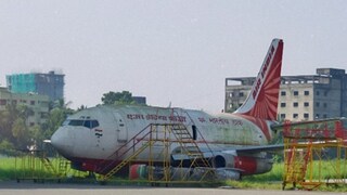 কলকাতা বিমানবন্দরে পড়ে ছিল এয়ার ইন্ডিয়ার একটি বোয়িং ৭৩৭-২০০ বিমান (Photo: Instagram)