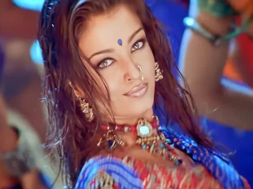 'কর দে মুশকিল জিনা ইশক কামিনা' গানটি সেই সময়ে খবরের শিরোনামে উঠে এসেছিল। কারণ এতে একটি মাত্র শব্দ ২২ বার ব্যবহার করা হয়েছিল। শাহরুখ খান এবং ঐশ্বর্য রাই বচ্চন অভিনীত এই গানটি ২৩ বছর পরেও ভক্তদের প্রিয়। অনু মালিকের সুর ও সমীরের লিরিক্সে গানটি গেয়েছেন সোনু নিগম এবং অলকা ইয়াগনিক। গানটিতে প্রেমের জটিলতাকে ব্যঙ্গ করা হয়েছে। ‘ইশক’ শব্দটি ২২ বার ব্যবহৃত হয়েছে গানে, যে কেউ গুনে দেখতে পারেন!