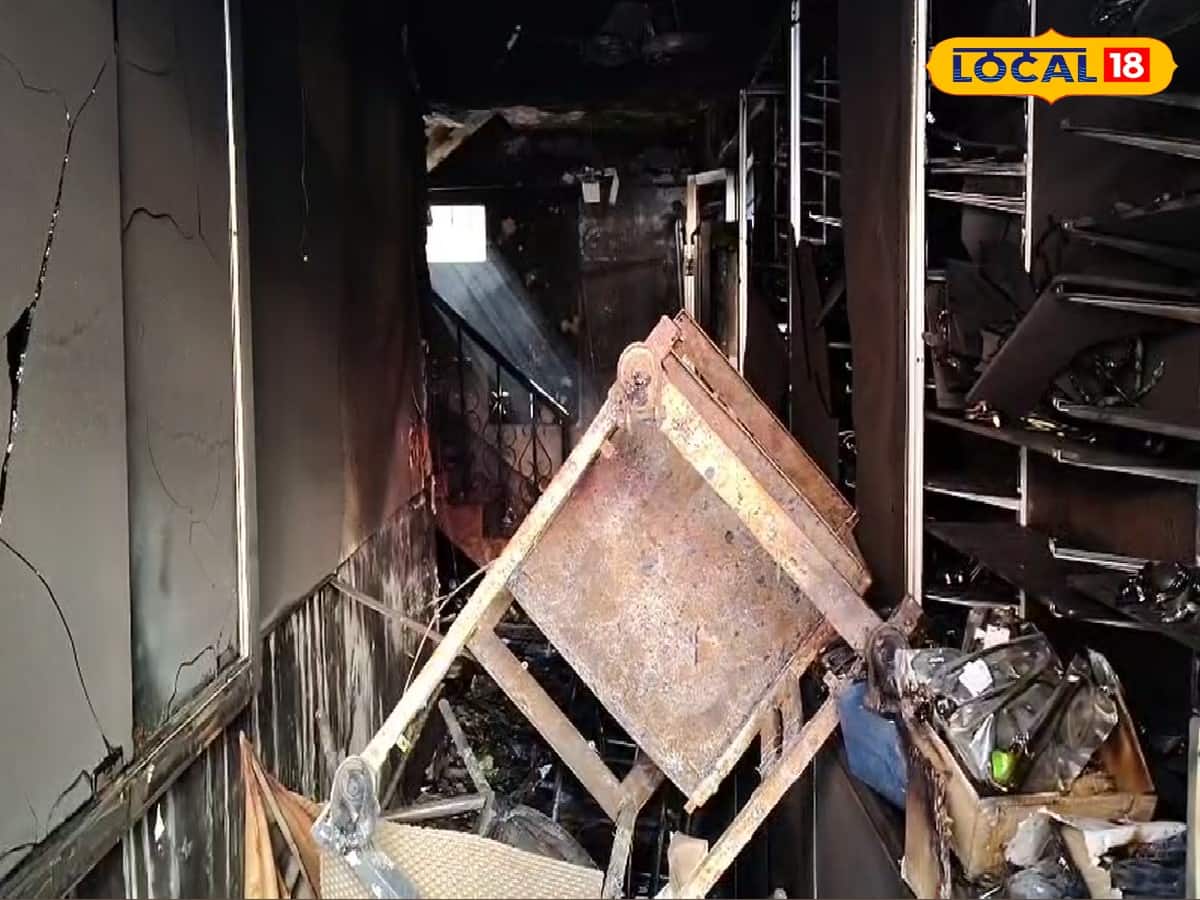 পুড়ে ছাই দোকানের সমস্ত কিছু