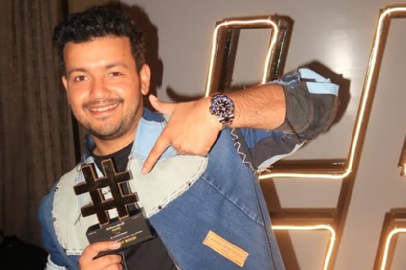 ২০২২, ২০২৩ এবং ২০২৪ সালে সুদকে ফোর্বস ইন্ডিয়ার শীর্ষ ১০০ ডিজিটাল তারকার মধ্যে স্থান দেওয়া হয়েছিল, যা দেশের সবচেয়ে প্রভাবশালী অনলাইন ব্যক্তিত্বদের মধ্যে তাঁর স্থানকে সুদৃঢ় করেছিল। ফোর্বসের প্রোফাইল অনুসারে, সুদ দুবাইতে একটি মার্কেটিং ফার্ম চালু করার আগে ইনস্টাগ্রামে তাঁর ভ্রমণের বিবরণ তুলে ধরা শুরু করেছিলেন। তাঁর কাজ সৃজনশীলতা, নির্ভুলতা এবং সততার মিশ্রণের জন্য পরিচিত ছিল, যা ইউজারদের কাছে গভীরভাবে প্রশংসিত হয়েছিল। এই মর্মান্তিক খবর আসার মাত্র দুই দিন আগে সুদ লাস ভেগাস থেকে একটি পোস্ট শেয়ার করেছিলেন, যেখানে তিনি বিলাসবহুল স্পোর্টস গাড়ির মধ্যে সময় কাটিয়েছিলেন। তিনি বলেন, ‘‘এখনও বিশ্বাস হচ্ছে না যে আমি কিংবদন্তি এবং স্বপ্নের মেশিনের সঙ্গে সপ্তাহান্ত কাটিয়েছি,’’ তিনি পোস্টটির ক্যাপশনে লিখেছিলেন। অন্য দিকে, তাঁর ইউটিউব চ্যানেলে, ৩ নভেম্বর, ২০২৫ তারিখে তাঁর সাম্প্রতিক আপলোডের শিরোনাম ছিল সুইৎজারল্যান্ডের লুকানো দিক খুঁজে বের করা ৷ পর্যটকরা কখনও যান না এমন স্থান।