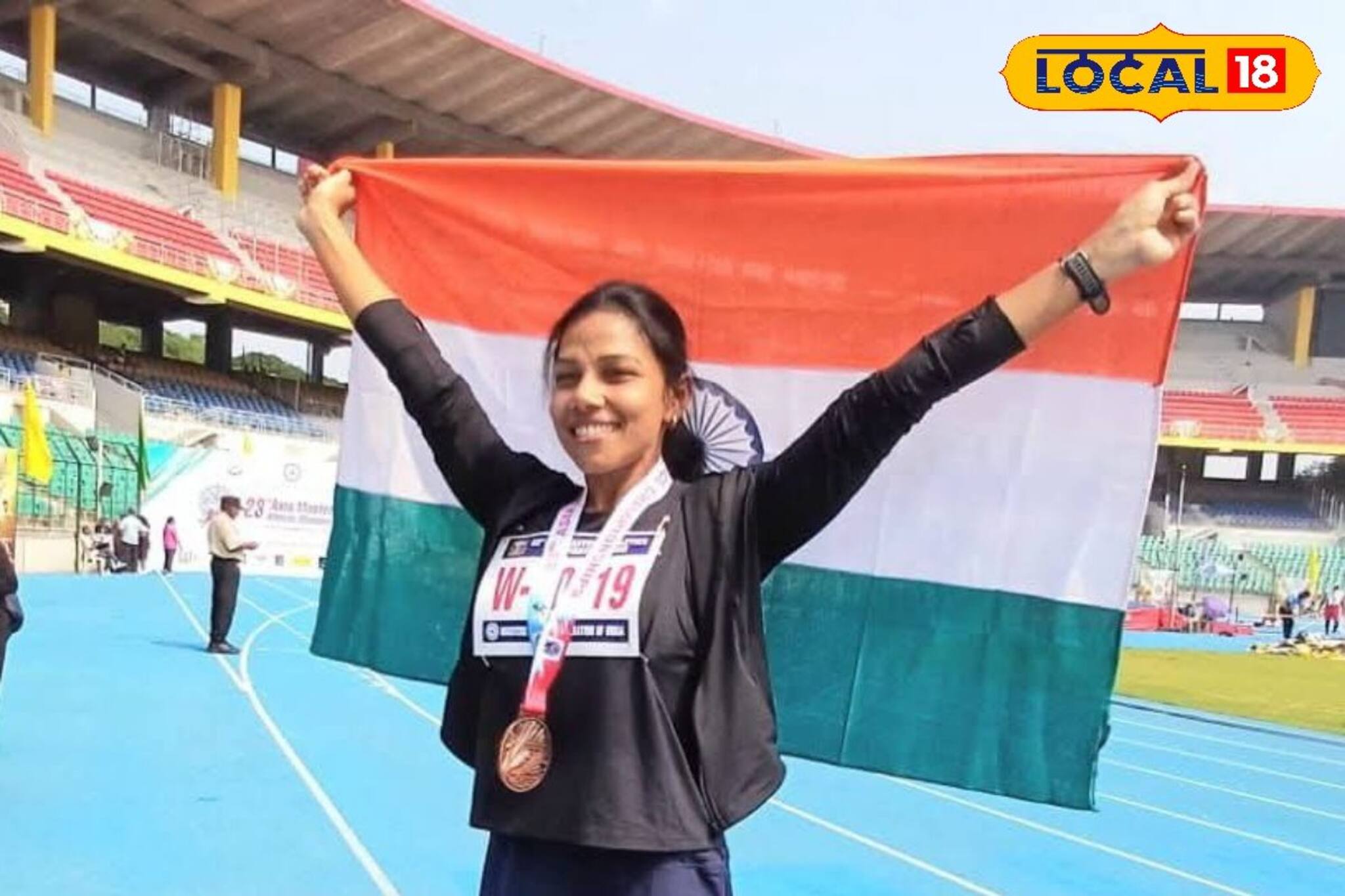 স্কুলের চাকরি ছেড়ে অ্যাথলিট হওয়ার স্বপ্ন সফল! জোড়া পদক হলদিয়ার সায়ন্তনীর