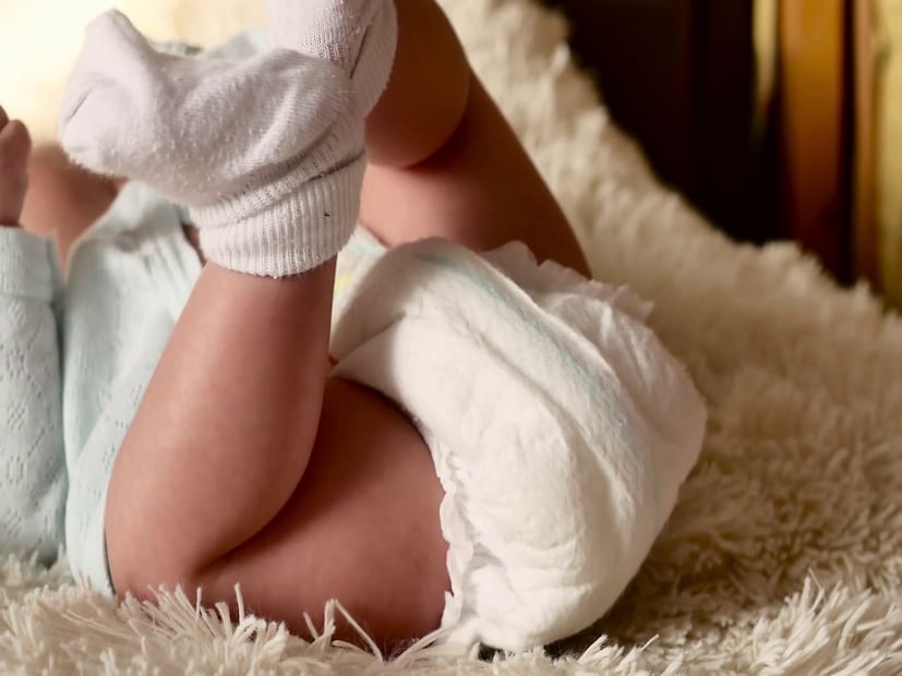 *এটি যাচাই করার জন্য ডাক্তারদের সঙ্গে পরামর্শ করা হয়েছিল। লখনউয়ের কিং জর্জ মেডিকেল কলেজের শিশু বিশেষজ্ঞ বিভাগের প্রাক্তন প্রধান ডা. শেলি অবস্তী স্পষ্ট করেছেন যে, এই দাবি সম্পূর্ণ মিথ্যা। ডায়াপারের কিডনির কার্যকারিতার সঙ্গে সরাসরি কোনও সম্পর্ক নেই; তাদের ভূমিকা কেবল প্রস্রাব শোষণ করা।