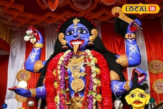 কেজি কেজি সোনার গয়নায় সেজেছেন মা! দিনাজপুরের ঐতিহ্য বোল্লা রক্ষাকালীর দর্শন নিন