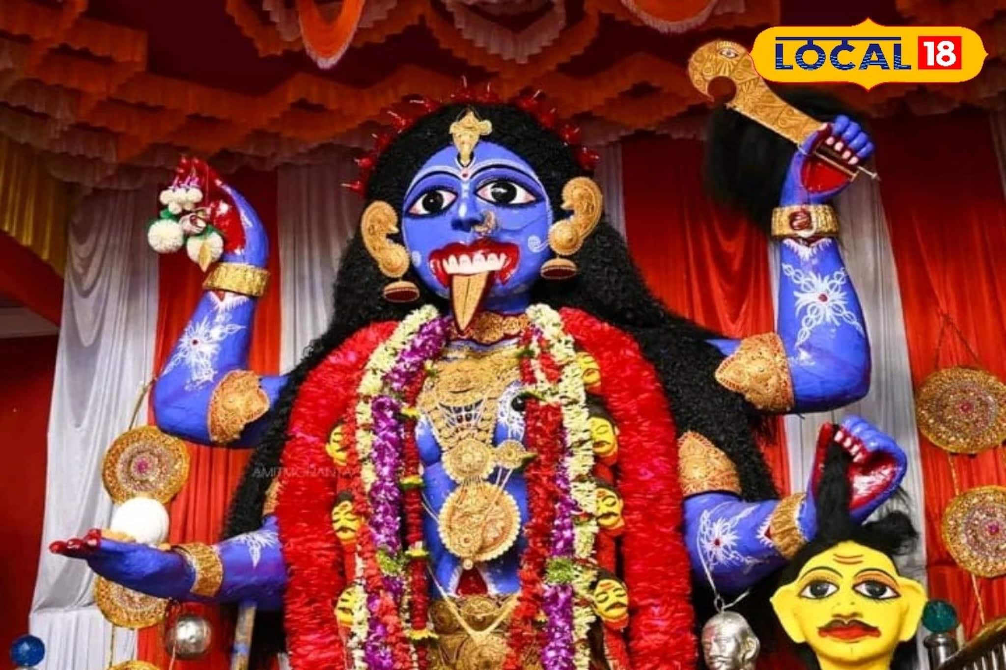 Bolla Kali 2025: কেজি কেজি সোনার গয়নায় সেজেছেন মা! দিনাজপুরের ঐতিহ্য বোল্লা রক্ষাকালী পুজোয় ভক্তের ঢল, আপনিও দর্শন নিন