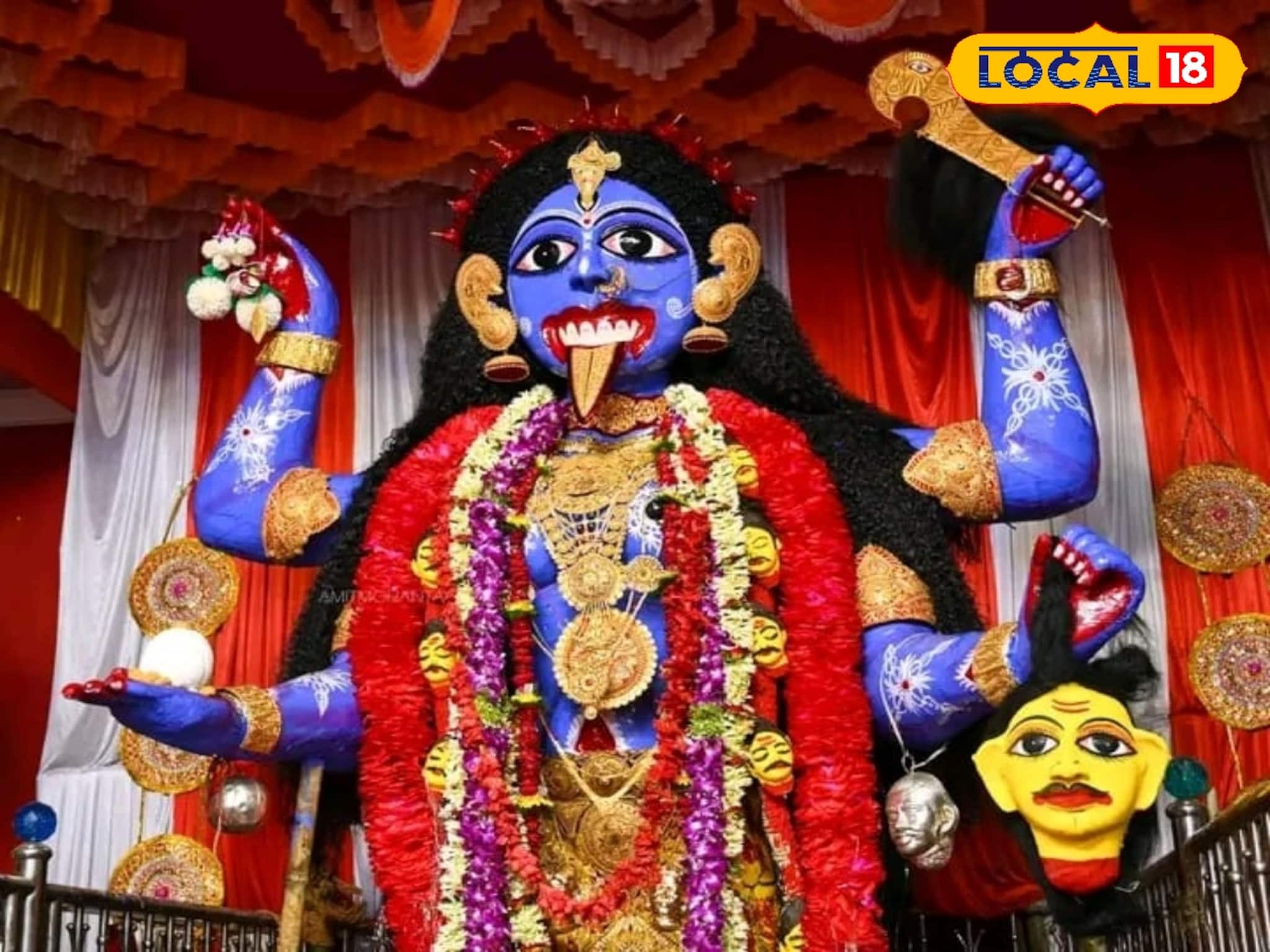 কেজি কেজি সোনার গয়নায় সেজেছেন মা! দিনাজপুরের ঐতিহ্য বোল্লা রক্ষাকালীর দর্শন নিন