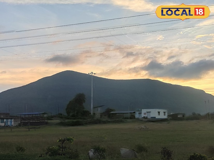 জেলা পুরুলিয়াতেও তাপমাত্রা বেশ অনেকটাই নিম্নমুখী। এইদিন জেলা পুরুলিয়ার সর্বোচ্চ তাপমাত্রার পারদ থাকতে পারে ২৬ ডিগ্রি সেলসিয়াস এবং সর্বনিম্ন তাপমাত্রার থাকতে পারে ৯ ডিগ্রি সেলসিয়াস বলে জানা গিয়েছে আবহাওয়া দফতর সূত্রে।