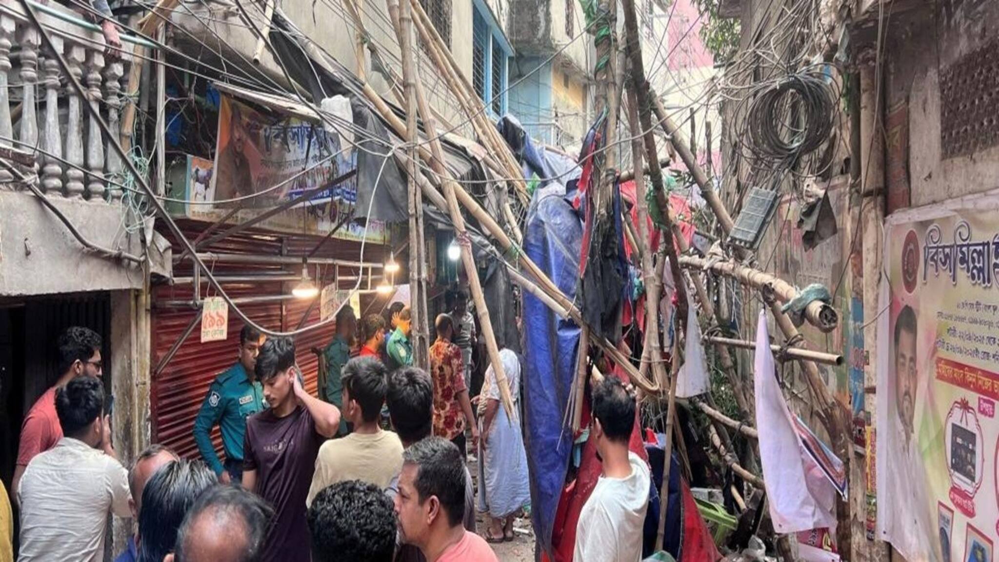 Bangladesh Earthquake: বাংলাদেশে ভূমিকম্পের ভয়াবহ প্রভাব! মৃত্যু অন্তত ৩ জনের, আহত বহু! রাস্তা দিয়ে হেঁটে যাওয়ার সময়ই ভয়াবহ ঘটনা