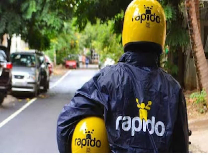 পোস্ট অনুসারে, মহিলা যাত্রী ১৬ অক্টোবর একটি র&#x200d;্যাপিডো রাইডে বুক করেছিলেন। তাঁকে নামিয়ে দেওয়ার পর, ড্রাইভার সোশ্যাল মিডিয়া প্ল্যাটফর্মের মাধ্যমে তার ফোন নম্বরটি সংগ্রহ করে এবং একই রাতে বারবার তাঁর সঙ্গে যোগাযোগ করেন। অভিযোগ, রাত ১১টা নাগাদ ওই আরোহী মহিলা যাত্রীকে একাধিক হোয়াটসঅ্যাপ কল, টেক্সট করে৷ শুধু তাই নয় ওই মহিলা যাত্রীকে অশ্লীল ছবি এবং ভিডিও পাঠিয়েছিল।