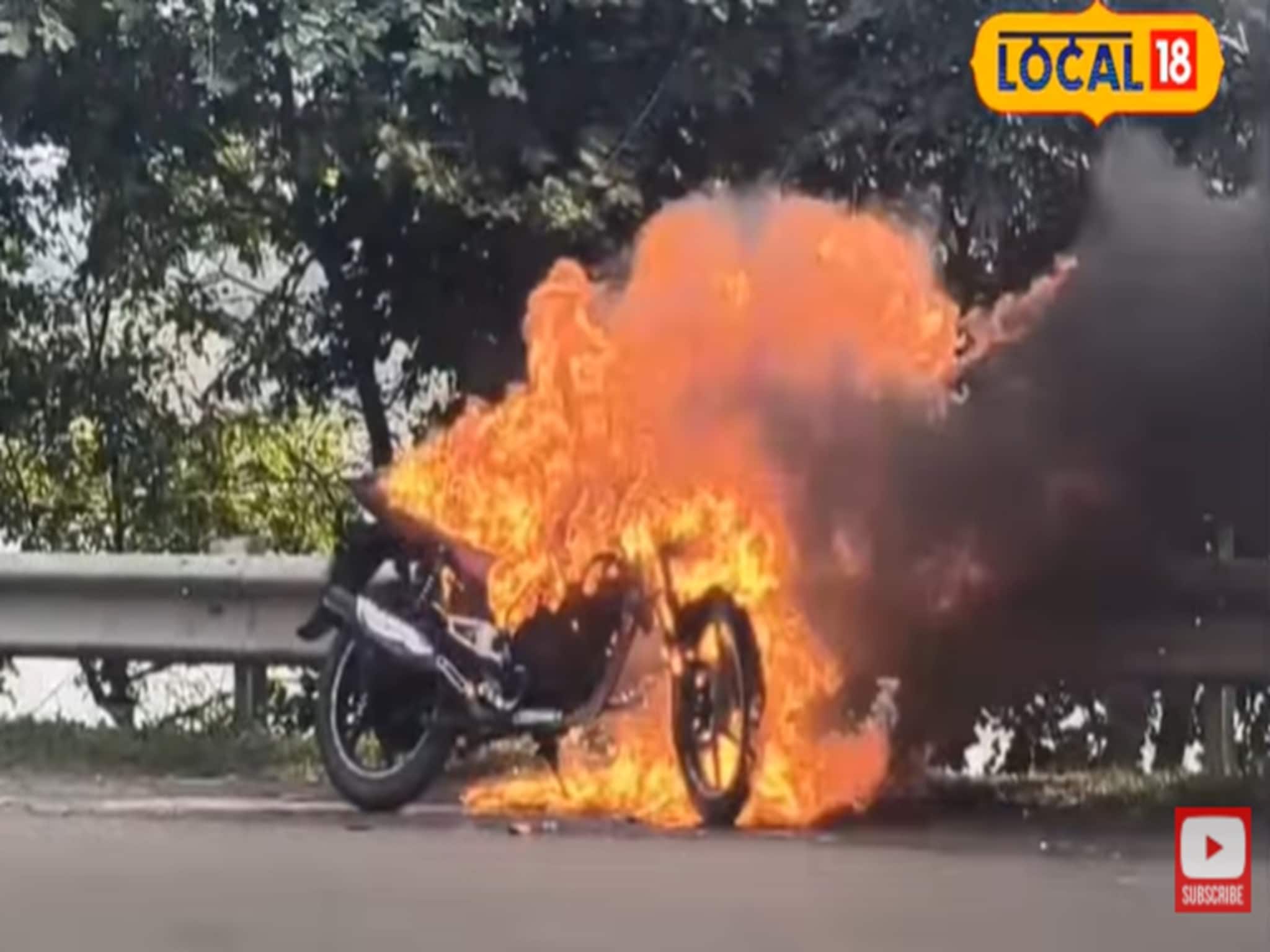 ফারাক্কাতে চলন্ত মটর বাইকে আগুন! যেভাবে প্রাণে বাঁচলেন বাইক আরোহী