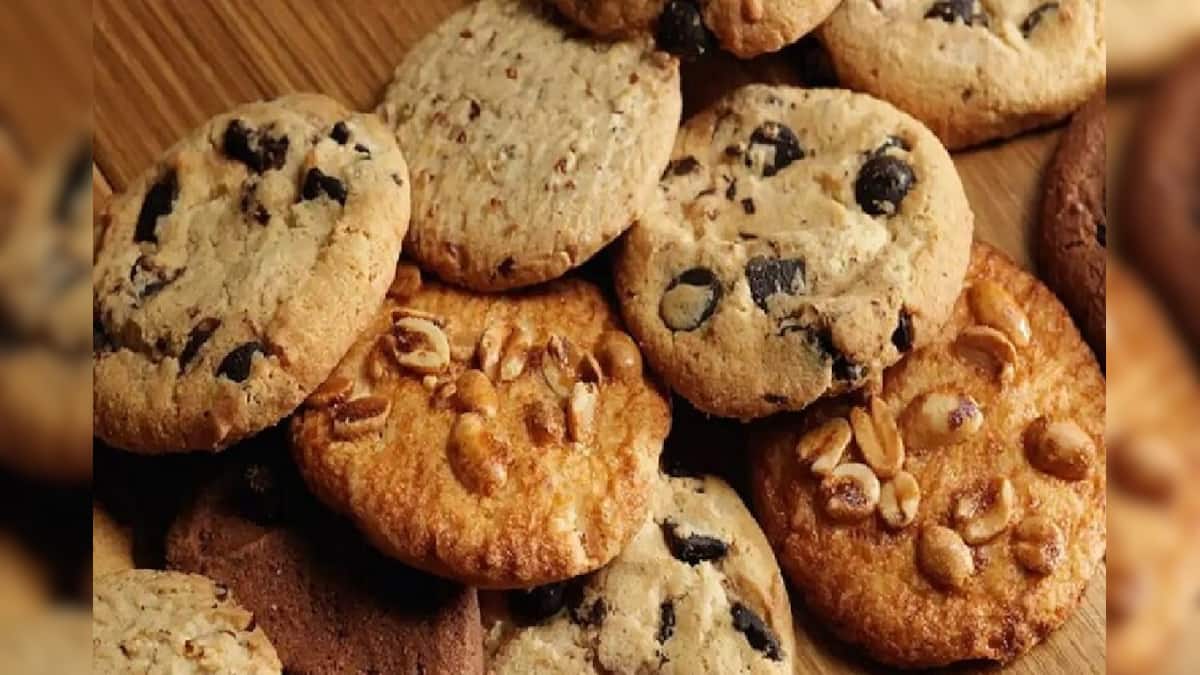 Health Tips Biscuit Eating Habit: ‘একটা বিস্কুট খাই…’, খিদে পেলেই এই অভ্যেস শরীরে কী প্রভাব ফেলে জানেন? রইল ডাক্তারের জরুরি মতামত Health Tips Biscuit Eating Habit: ‘একটা বিস্কুট খাই…’, খিদে পেলেই এই অভ্যেস শরীরে কী প্রভাব ফেলে জানেন? রইল ডাক্তারের জরুরি মতামত