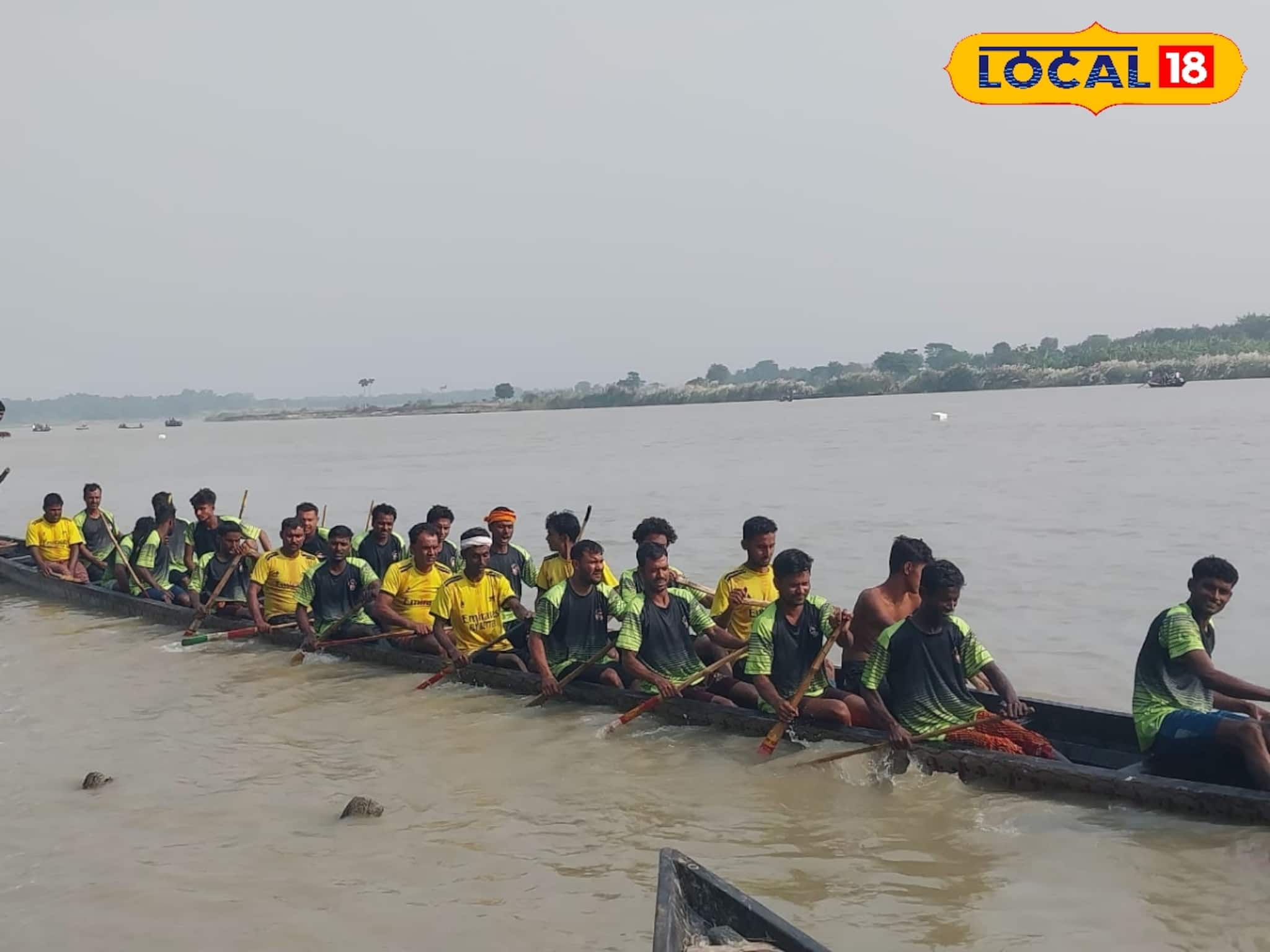 শান্তিপুরের নৌকা বাইচে ৭৫ ফুটের দৈত্যাকার তরণী! ভাগীরথীর দু'পাড়ে জনসমুদ্র, রইল ভিডিও