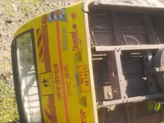 মহারাষ্ট্রে ৫০-এর বেশি ছাত্র নিয়ে ১৫০ ফুট খাদে পড়ে গেল স্কুলবাস! মৃত দুই ছাত্র, আহত বহু