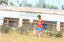 West Medinipur News: যেমন ফুটবল স্কিল তেমন জাগলিং দক্ষতা, ভবিষ্যতের সুনীল ছেত্রী হতে চান ক্ষুদে ফুটবলার