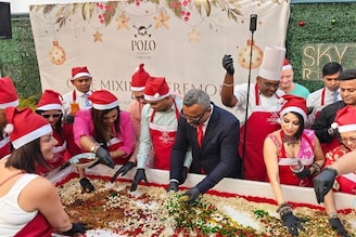 গঙ্গার মনোরম সৌন্দর্য আর শীতঋতুর উৎসবের আগমনী,কেক মিক্সিংয়ের অনাবিল আনন্দে শামিল হল কলকাতা