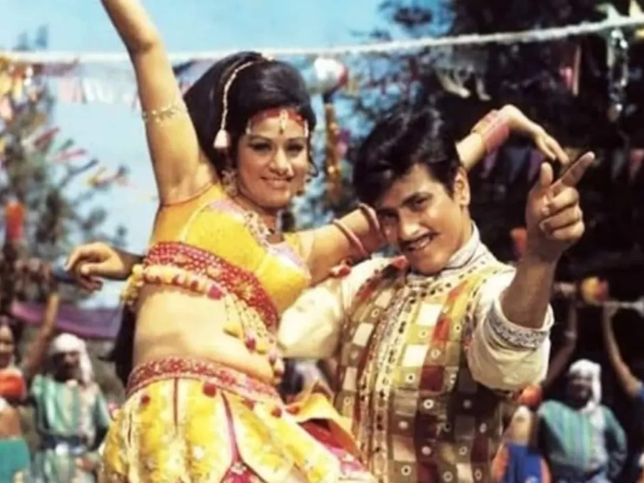 ৭০-র দশকের সেই হিট গান, যা শুনে প্রবীণদের মনেও জেগেছিল উত্তেজনা ! শুনে নিন আরও একবার