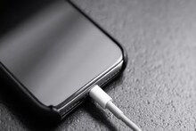 Smartphone Charger : ফোনে অন্য চার্জার ব্যবহার করলে কী হয়? আপনারও কি এই স্বভাব আছে? তা হলে আজই সাবধান হয়ে যান