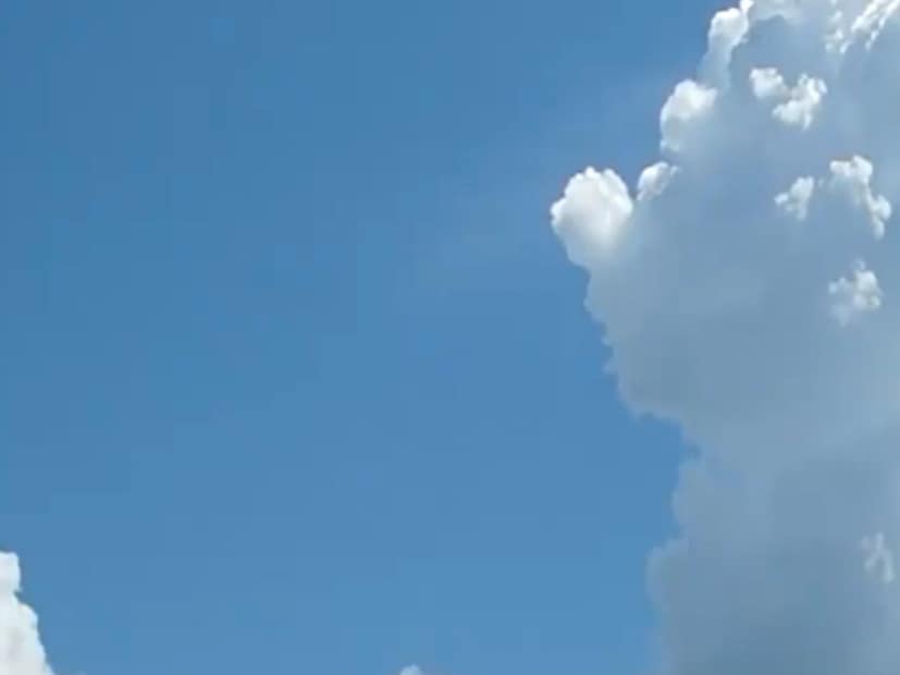 কলকাতায় আজ, শুক্রবার সর্বনিম্ন তাপমাত্রা ১৭.১ ডিগ্রি সেলসিয়াস। যা স্বাভাবিক তাপমাত্রার থেকে ৩.২ ডিগ্রি সেলসিয়াস কম। গতকাল, বৃহস্পতিবার দিনের সর্বোচ্চ তাপমাত্রা ছিল ২৭.৭ ডিগ্রি সেলসিয়াস। যা স্বাভাবিক তাপমাত্রার থেকে ২.৯ ডিগ্রি সেলসিয়াস কম। বাতাসে জলীয় বাষ্পের পরিমাণ আপেক্ষিক আর্দ্রতা ৪১ থেকে ৯১ শতাংশ। আগামী ২৪ ঘণ্টায় শহরের তাপমাত্রা থাকবে ১৭ ডিগ্রি থেকে ২৮ ডিগ্রি সেলসিয়াসের মধ্যে।