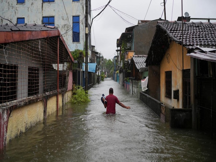 ঘূর্ণিঝড় সবচেয়ে বেশি ক্ষতিগ্রস্ত এলাকা: ক্যান্ডি এবং বাদুল্লাসবচেয়ে বেশি ক্ষতিগ্রস্ত এলাকা: মধ্য প্রদেশের কান্দি জেলায় ৫০ জনেরও বেশি মৃত্যুর খবর পাওয়া গেছে, কর্মকর্তারা সতর্ক করে বলেছেন যে নিহতের সংখ্যা আরও বেশি হতে পারে। মধ্য পাহাড়ের বাদুল্লায় ভয়াবহ ভূমিধসে ৩৫ জনেরও বেশি লোক নিহত এবং অনেকে নিখোঁজ। Photo- Reuters 