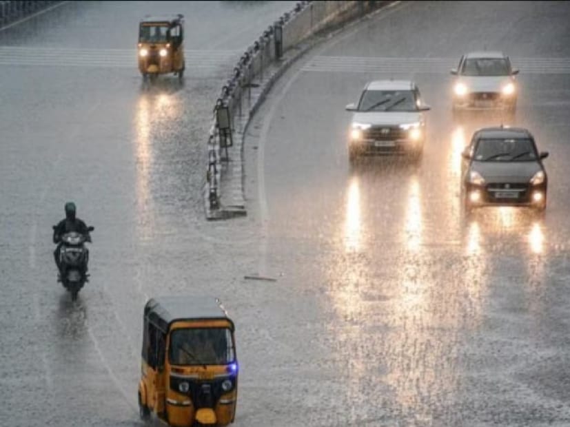 Ditwah ঘূর্ণিঝড় দুর্বল হয়ে, Chennai-তে বৃষ্টি হবে না নাকি? ঘূর্ণিঝড় এখন শ্রীলঙ্কার স্থলভাগে আঘাত করছে। এটা আবার সমুদ্রে আসবে বলে আশা করা হচ্ছে। এটা Chennai-র কাছে এলে ঘূর্ণিঝড় থাকবে না। তখন এটা একটা নিম্নচাপ বা গভীর নিম্নচাপ হবে। শুরু থেকেই এটা Kaja বা Vardah-এর মতো ঝড়ো হাওয়ার ঘূর্ণিঝড় ছিল না।