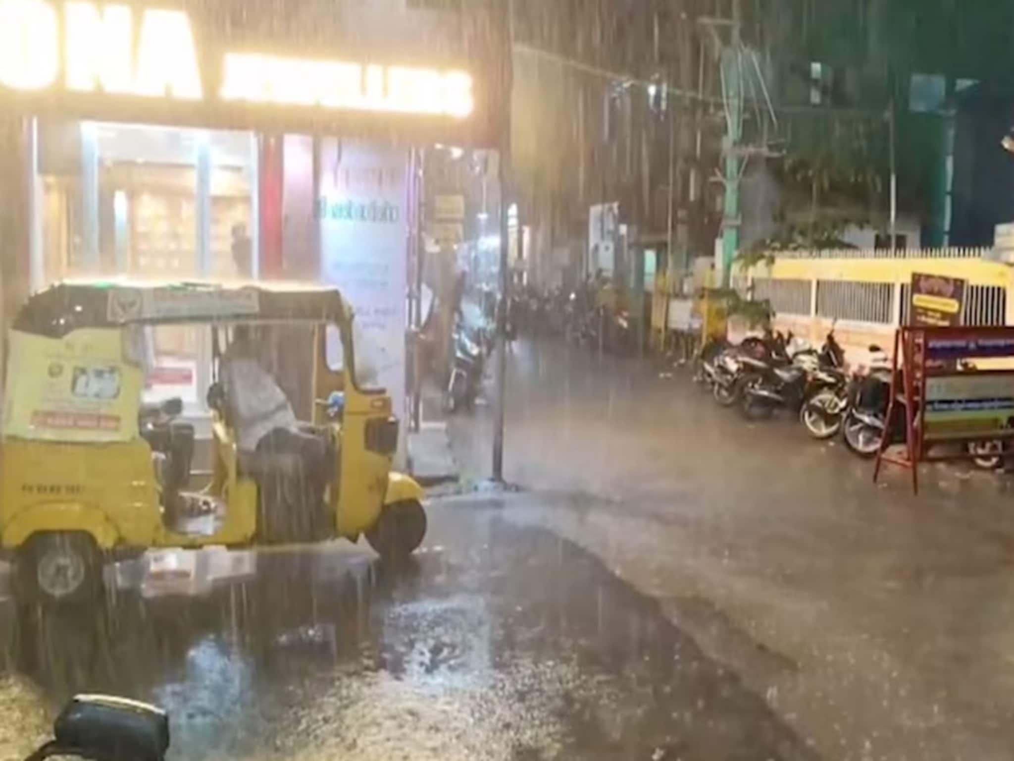 Cyclone Senyar Update: বঙ্গোপসাগরে কী অবস্থায় ঘূর্ণিঝড় ‘সেনিয়ার’ ? বাংলায় সরাসরি প্রভাব নেই, ভারী বৃষ্টির পূর্বাভাস রয়েছে তামিলনাড়ুর উপকূল, কেরল এবং অন্ধ্রপ্রদেশে