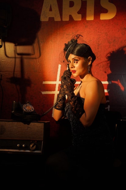 ফিল্ম ইনস্টিটিউটের কয়েকজন বন্ধুকে নিয়ে সম্পূর্ণ স্বাধীন ভাবে নিজস্ব পুঁজি দিয়ে চার বছর ধরে এই ছবিটি তৈরি করেছেন জয়ব্রত। বহুবার বন্ধ হয়ে গেছে ছবির কাজ, আবার ফান্ড জোগাড় করে শুরু হয়েছে। মুখ্য ভূমিকায় রুদ্রনীল ঘোষ, সৌরভ দাস, পায়েল সরকার, ঋষভ বসু, রাহুল অরুণোদয় বন্দ্যোপাধ্যায়, অনুরাধা মুখোপাধ্যায়, সুদীপ মুখোপাধ্যায়, অমিত সাহা, অনিন্দ্য পুলক বন্দ্যোপাধ্যায়, রানা বসু ঠাকুর, অঞ্জন রায় চৌধুরী প্রমুখ অভিনয় করেছেন।