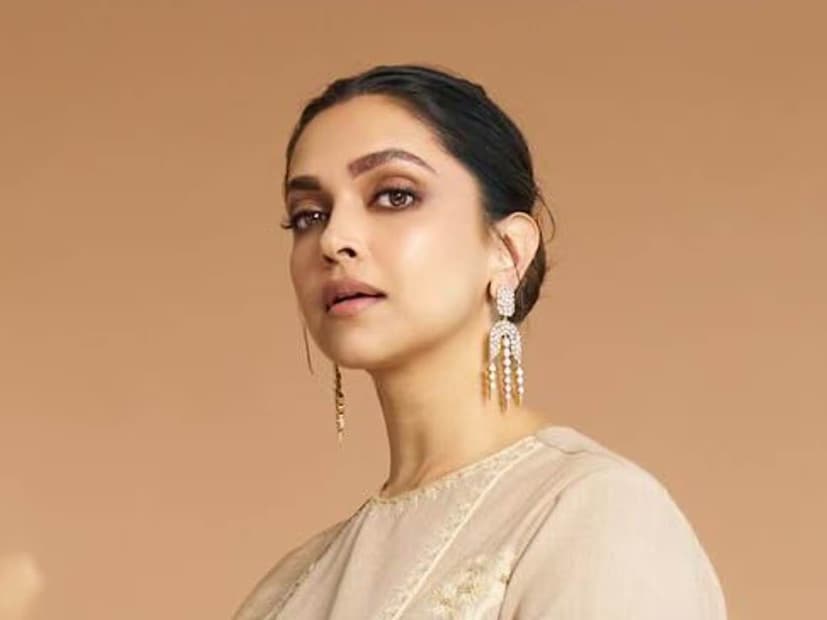 সঙ্গত কারণেই প্রশ্ন উঠবে যে দীপিকা কেন বাজেটের বদলে নিজের পছন্দকে বেছে নিচ্ছেন, সে কথারও উত্তর তিনি দিয়েছেন। দীপিকা ব্যাখ্যা করেছেন যে তিনি এখন বাণিজ্যিক ব্লকবাস্টারের পিছনে ছোটার চেয়ে নতুন সৃজনশীল কণ্ঠস্বর লালন করার ক্ষেত্রে বেশি বিনিয়োগ করেন।