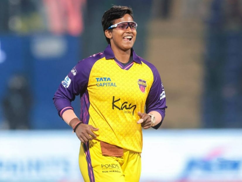 উইমেন্স প্রিমিয়ার লিগে গত বছর পর্যন্ত ইউপি ওয়ারিয়র্সের হয়ে খেলছিলেন দীপ্তি শর্মা। এবার আর তাকে দলে রাখল না ফ্র্যাঞ্চাইজি। নিলামের আগে দীপ্তিকে রিলিজ করে দিল ইউপি ওয়ারিয়র্স।