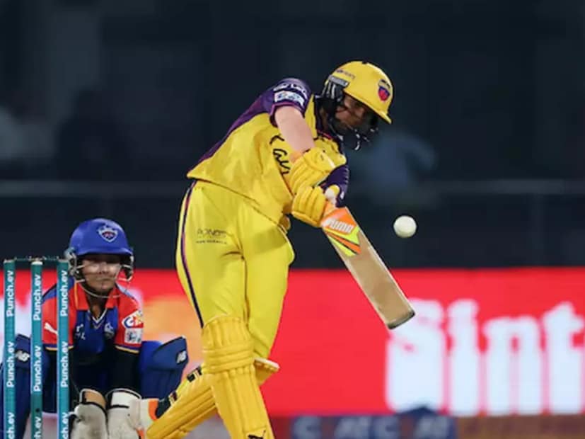 দীপ্তি শর্মা গত তিন মরশুমে ইউপি ওয়ারিয়র্সের হয়ে ২৫টি ডব্লিউপিএল ম্যাচে ৫০৭ রান করেছেন এবং ২৭টি উইকেট নিয়েছেন। ২০২৫ সালে তিনি ফ্র্যাঞ্চাইজিটির নেতৃত্বও দেন, কিন্তু দলটি মাত্র তিনটি ম্যাচ জিততে সক্ষম হয় এবং পয়েন্ট তালিকার একদম নিচে শেষ করে। 