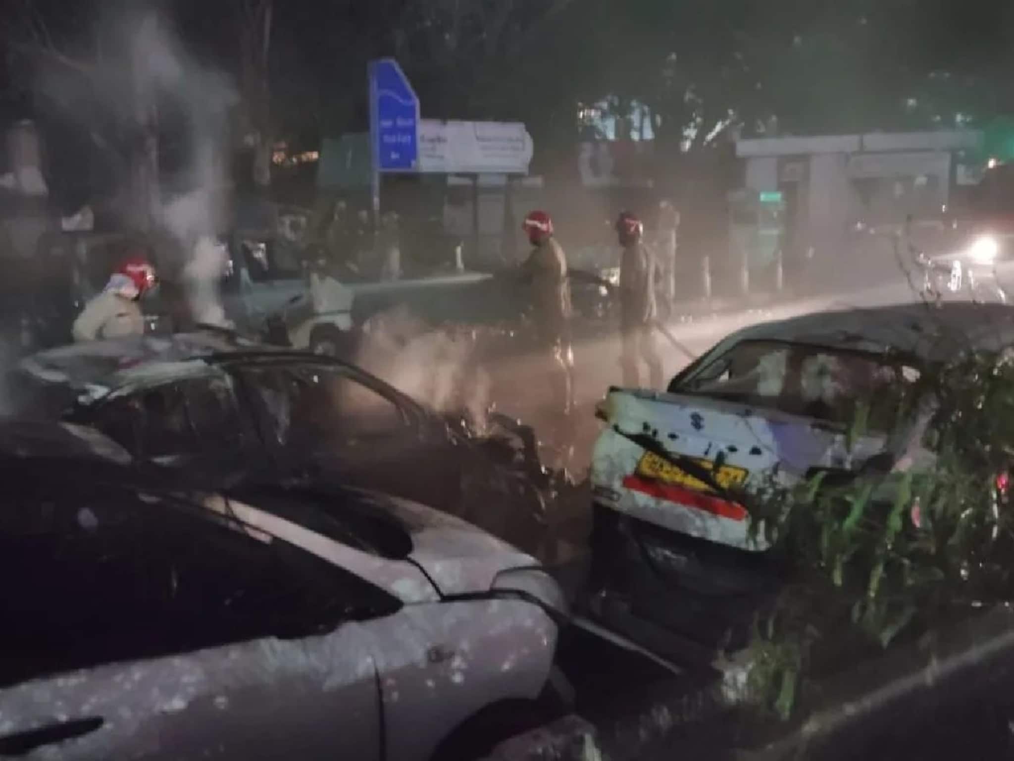 Delhi Blast: দিল্লিতে গাড়ি বিস্ফোরণে মৃত্যু অন্তত ১০ জনের, আহত ১৫! দেশজুড়ে হাই অ্যালার্ট