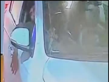 দিল্লি বিস্ফোরণে ব্যবহৃত আই টোয়েন্টি গাড়ির সিসিটিভি ফুটেজ৷