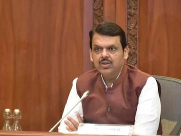 ‘উদ্দেশ্য ছিল ভারতের প্রত্যেক কোণায় বোম ফাটানো’! লাল কেল্লা বিস্ফোরণে পাকিস্তানকে দায়ী করলেন ফড়ণবীশ ‘উদ্দেশ্য ছিল ভারতের প্রত্যেক কোণায় বোম ফাটানো’! লাল কেল্লা বিস্ফোরণে পাকিস্তানকে দায়ী করলেন ফড়ণবীশ