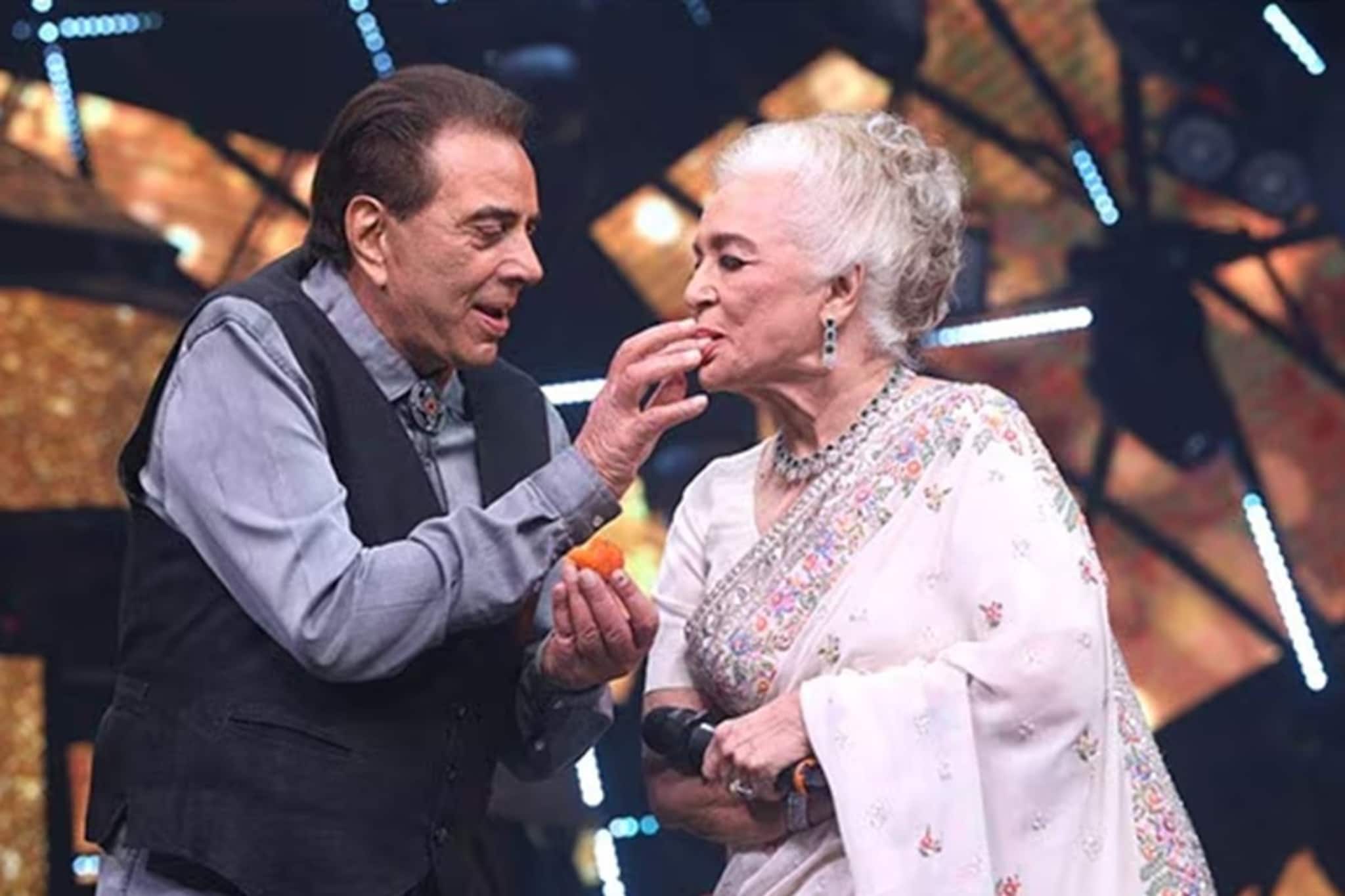 ‘এক এক করে আমার সব সহ-অভিনেতা চলে যাচ্ছেন, এবার ধরমজিও চলে গেলেন...’, শোকাহত আশা পারেখ ভাগ করে নিলেন ধর্মেন্দ্রর স্মৃতি