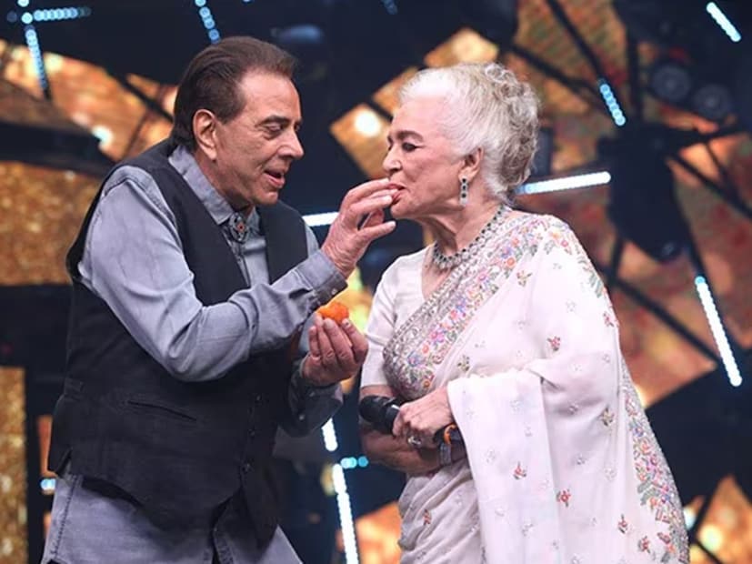 তাঁর নায়িকাদের সঙ্গে জুটির কথা উঠলে হেমা মালিনীর নামই সবার আগে থাকবে। তবে, আশা পারেখ এবং ধর্মেন্দ্রও হিন্দি ছবির স্বর্ণযুগের সবচেয়ে প্রিয় অন-স্ক্রিন জুটিগুলির মধ্যে অন্যতম, তাঁদের পারস্পরিক শ্রদ্ধা এবং স্থায়ী বন্ধুত্ব সেটের বাইরেও বিস্তৃত ছিল। তাঁদের বন্ধন স্মৃতিকাতরতার জন্ম সঙ্গত কারণেই দেয়।