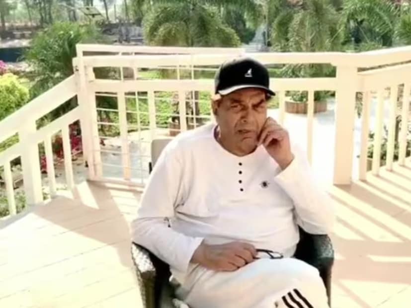 ২০২৫ সালের ১০ নভেম্বর ধর্মেন্দ্রকে গুরুতর স্বাস্থ্যগত সমস্যা নিয়ে হাসপাতালে ভর্তি করা হয়। ৮৯ বছর বয়সী এই অভিনেতাকে নিবিড় পর্যবেক্ষণের জন্য আইসিইউ ভেন্টিলেটর সাপোর্টে রাখা হয়েছে বলে জানা গিয়েছে।তাঁর শারীরিক অবনতি তথা প্রয়াণের ক্রমবর্ধমান জল্পনার মধ্যে কন্যা এষা দেওল এক্স সোশ্যাল মিডিয়া পোস্টের মাধ্যমে ভক্তদের আশ্বস্ত করেছেন যে প্রবীণ অভিনেতা সুস্থ হয়ে উঠছেন, সকলকে বাবার সুস্থতার জন্য প্রার্থনা চালিয়ে যাওয়ার অনুরোধ করেছেন তিনি।