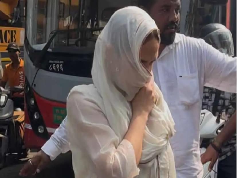 বর্তমানে শেষকৃত্যের কাজ চলছে, সহকর্মী, পারিবারিক বন্ধুবান্ধব এবং চলচ্চিত্র জগতের সদস্যরা শেষ শ্রদ্ধা জানাচ্ছেন।